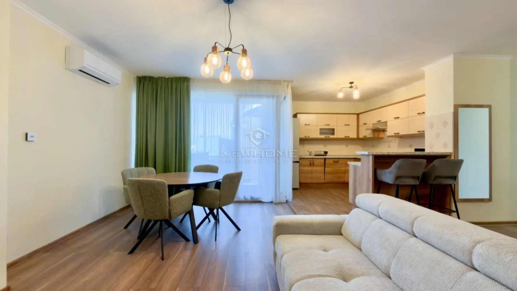 Apartament 3 camere cu view deosebit zona Iulius Mall - NewHOME imobiliare ofera spre vanzare apartament modern cu 3 camere semidecomandat, in ansamblul Riviera Luxury Residence, zona Iulius Mall. Apartamentul dispune de o suprafata utila de 90 mp + 10 mp terase, amplasat la etajul 4 din 10 al unui imobil finalizat in anul 2015. Pozitionarea sa ofera sansa de a va bucura in fiecare zi de o panorama superba. Compartimentat astfel: living open space impreuna cu bucatariea, 2 dormitoare, 2 bai, dressing. 2 balcoane, loc de PARCARE subteran inlusa in pret. Pentru confortul Dvs. se vinde complet mobilat/utilat, dotat cu centrala termica pe imobil cu incalzire prin pardoseala, AER conditionat, electrocasnice de calitate. Avand in vedere poziția si avantajele zonei este una de mare interes, datorita pozitionarii fiind in apropiere de Iulius Mall, Porsche Engineering, facultatea FSEGA, Business centre, Iulius Park, etc. Pentru mai multe informatii si pentru a programa o vizionare, contactati-ne cu incredere!