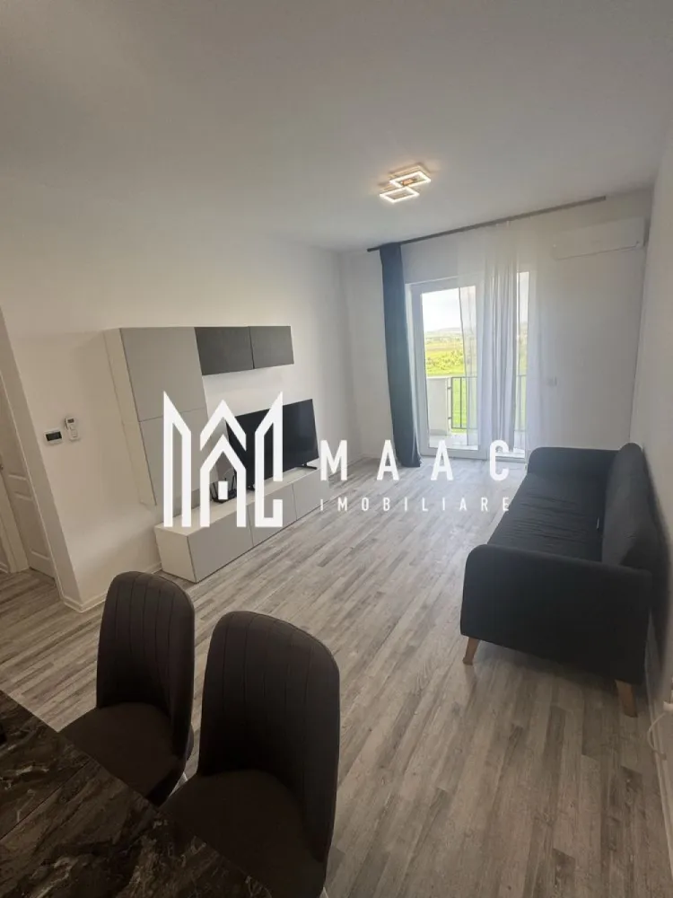 Apartament 2 Camere | 52 MPU | Loc de Parcare Privat - MAAC Imobiliare vă propune spre închiriere un apartament modern cu 2 camere, situat în ansamblul rezidențial Valetta Park, în zona Calea Șurii Mici. 

Caracteristici principale

• suprafață utilă de 52 mp
• etaj 4 într-un imobil dotat cu lift
• compartimentare decomandată
• complet mobilat și utilat
• disponibil pentru mutare imediată

Compartimentare și dotări

• living 
• dormitor complet mobilat
• bucătărie modernă și complet utilată
• baie
• mașină de spălat rufe
• aer condiționat
• hotă

Localizare și accesibilitate

• aproximativ 10 minute până în centrul orașului
• acces rapid către Zona Industrială Vest
• conexiune facilă către Aeroportul Internațional Sibiu
• acces rapid la principalele artere de circulație
• zonă în continuă dezvoltare, cu multiple facilități în apropiere

 Pentru mai multe detalii sau pentru programarea unei vizionări, vă rugăm să ne contactați și să menționați ID-ul proprietății: CP3114876.