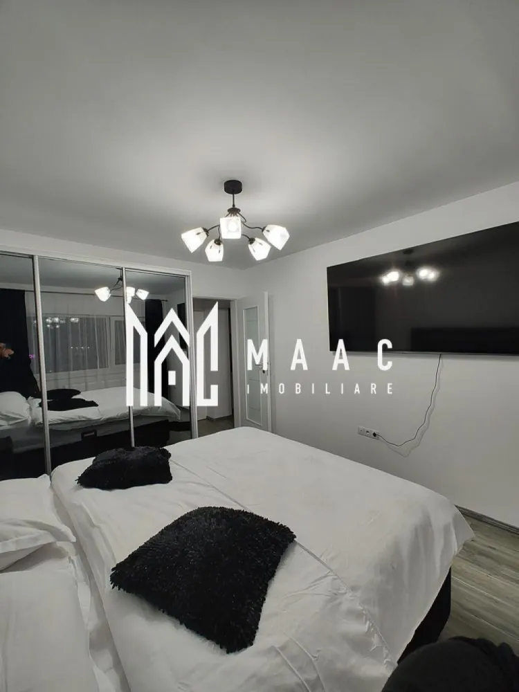Apartament 2 Camere | 38 MPU | Etaj 3 | Cisnădie - MAAC Imobiliare vă propune spre vânzare un apartament modern cu 2 camere, situat în Cisnădie, la etajul 3.

Caracteristici principale

• suprafață utilă de 38 mp
• etaj 3
• complet mobilat și utilat
• ideal pentru locuit sau investiție

Compartimentare și spații interioare

• living
• dormitor 
• bucătărie
• baie
• hol

Dotări și finisaje

• mobilier realizat la comandă
• electrocasnice incluse
• TV inclus
• baie renovată
• geamuri termopan
• se predă exact ca în fotografii

 Pentru mai multe detalii sau pentru programarea unei vizionări, vă rugăm să ne contactați și să menționați ID-ul proprietății: CP3114908.