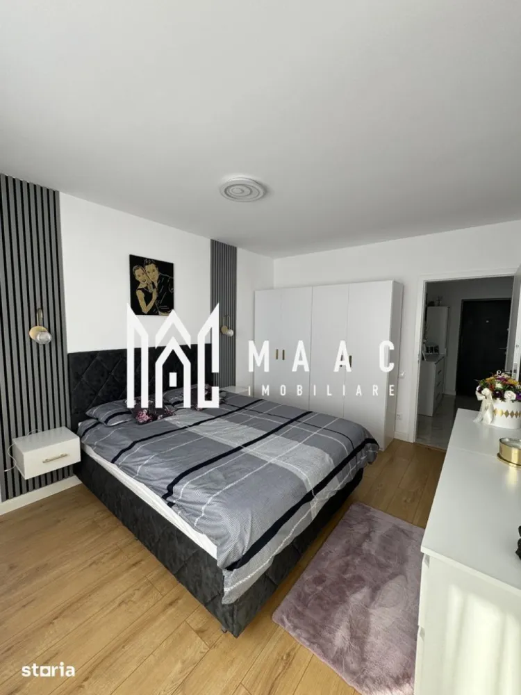 Apartament 2 Camere | Decomandat | Terasă 12 MP | Doamna Stanca - MAAC Imobiliare vă propune spre vânzare un apartament modern cu 2 camere decomandate, situat într-un imobil nou cu lift, în zona Doamna Stanca.

Caracteristici principale

• suprafață utilă de 54 mp
• terasă generoasă de 12 mp
• etaj 5 din 7, cu lift
• compartimentare decomandată
• loc de parcare privat inclus în acte

Compartimentare și spații interioare

• living spațios și luminos
• dormitor confortabil
• bucătărie separată cu zonă de dining
• baie modernă
• terasă cu acces atât din living, cât și din bucătărie

Dotări și finisaje

• apartament complet mobilat și utilat
• aer condiționat
• centrală termică prin condensare
• mobilier realizat la comandă
• uși Porta Doors
• colțar extensibil și pat cu spațiu de depozitare
• electrocasnice incluse: mașină de spălat, frigider, plită, cuptor, TV

Localizare și avantaje

• amplasat pe strada Doamna Stanca
• vizavi de Shopping City Sibiu
• acces rapid către supermarketuri, farmacii și clinici medicale
• stații de transport în comun în apropiere
• zonă modernă, foarte bine conectată

 Pentru mai multe detalii sau pentru programarea unei vizionări, vă rugăm să ne contactați și să menționați ID-ul proprietății: CP3116927.