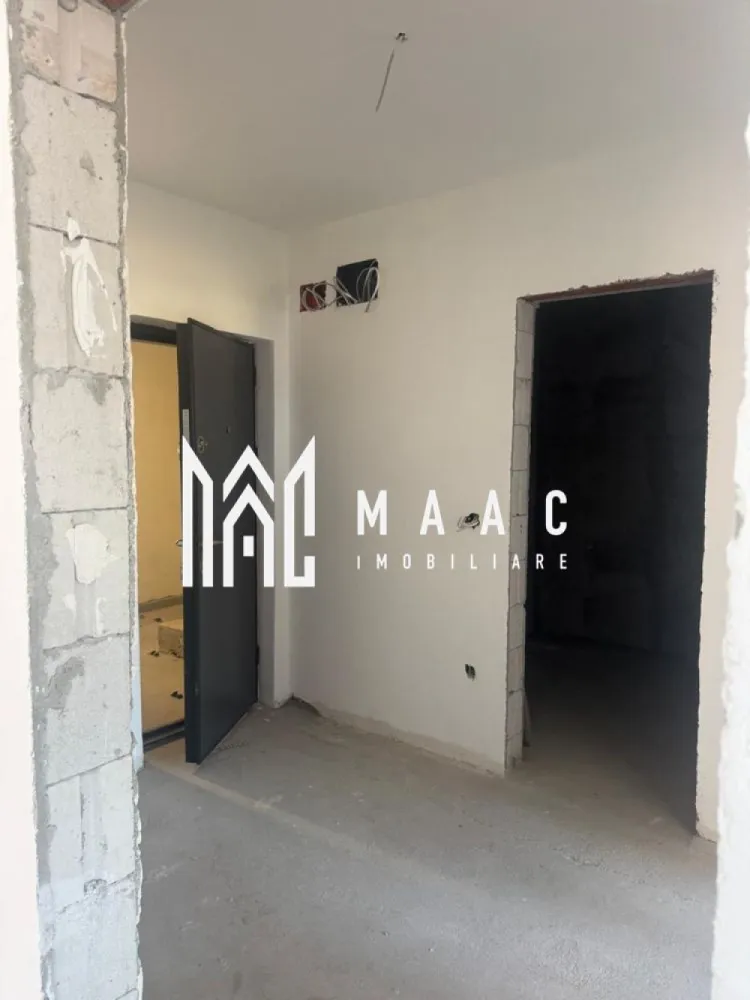 Apartament 2 Camere | 56 mpu | etaj 1 | Selimbăr - MAAC Imobiliare vă propune spre vânzare un apartament modern cu 2 camere decomandate, situat în Șelimbăr, într-un imobil nou construit în anul 2026, la doar câteva minute de Sibiu.

Caracteristici principale

• suprafață utilă de 56 mp
• terasă de 6.43 mp cu vedere deschisă spre munți
• etaj 1
• loc de parcare inclus
• imobil nou, modern

Compartimentare și spații interioare

• living cu bucătărie open-space – 31.95 mp
• dormitor – 13.84 mp
• baie – 5.75 mp
• hol – 4.35 mp

Dotări și finisaje

• centrală termică proprie
• calorifere montate
• pereți gletuiți
• instalații electrice și sanitare trase
• tâmplărie PVC de calitate
• ușă de acces securizată
• sistem de supraveghere video pentru imobil

 Pentru mai multe detalii sau pentru programarea unei vizionări, vă rugăm să ne contactați și să menționați ID-ul proprietății: CP3120604.