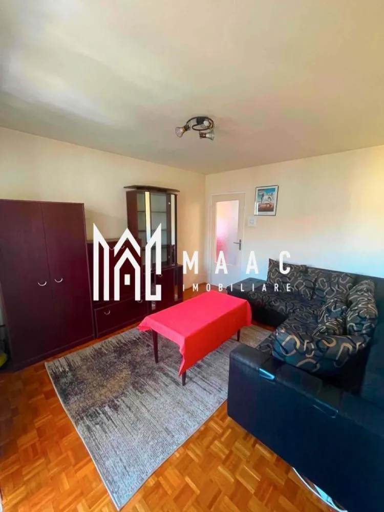 Apartament 3 camere | 53 mp | Pet friendly | Strand - MAAC Imobiliare vă propune spre închiriere un apartament pet friendly cu 3 camere, situat în cartierul Ștrand.

Apartamentul are o suprafață de 53 mp și este amplasat la etajul 4 din 4. Proprietatea este complet mobilată și utilată, fiind potrivită pentru familii, cupluri sau persoane care își doresc un spațiu confortabil într-o zonă bine conectată a orașului.

Detalii proprietate:
Suprafață utilă: 53 mp
Etaj: 4 din 4
Pet friendly

Compartimentare:
1 dormitor cu pat matrimonial
1 dormitor cu pat de o persoană și birou
1 living
1 bucătărie
1 baie
1 balcon
1 cămară

Dotări și beneficii:
Aragaz + cuptor
Mașină de spălat rufe
Centrală termică
Cuptor cu microunde
Complet mobilat și utilat

Condiții de închiriere:
Se percepe o garanție echivalentă cu valoarea unei chirii lunare

Pentru mai multe detalii precizati telefonic ca ati vazut anuntul cu ID: CP3123028