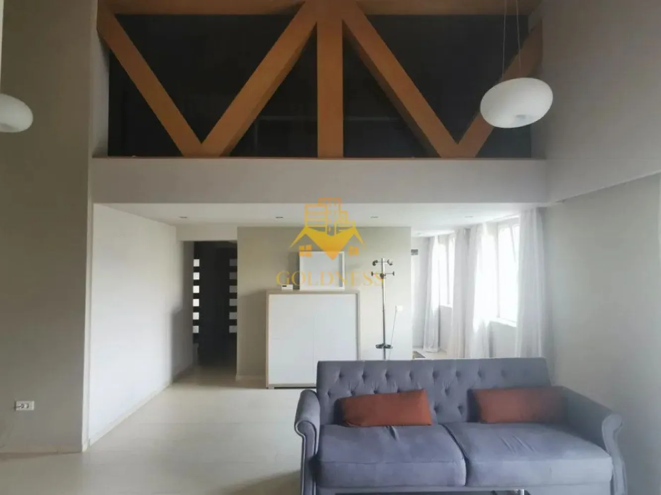 Penthouse, 3 camere, modern, parcare Manastur zona Campului, Mehedinti - GOLDNESS Imobiliare vă propune spre închiriere un apartament cu 3 camere complet mobilat și utilat, la etajul 2 într-un imobil de 2 etaje, în cartierul Manastur.
 
Apartamentul este compartimentat astfel:
 - dormitor cu pat matrimonial, dressing, noptiere

 - camera amenajata ca birou, spatiu pentru depozitare

 - living cu bucatarie open-space complet utilată, canapea extensibilă, loc de servit masa 

 - baie cu cada, calorifer port prosop inox și dulap pentru depozitare.

 - baie de serviciu 

 - 2 balcoane de 4 mp

Imobilul este dotat cu toate cele necesare- centrală proprie, mașină de spălat haine, frigider, plită electrică, hotă, etc. 
Se află în apropierea stațiilor de transport în comun, magazine, restaurante, spații verzi, farmacii, etc. 

Dispune de loc de parcare!

Dacă sunteți interesați de acest apartament și doriți să îl vizionați, dar și pentru alte oferte nu ezitați să ne contactați telefonic sau prin e-mail. Vă stăm la dispoziție!