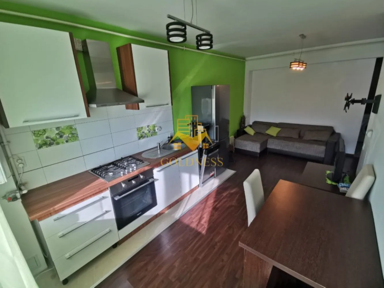 2 camere, Zorilor, PET FRIENDLY, Zona Leroy Merlin, Eugen Ionesco - GOLDNESS Imobiliare vă propune spre închiriere un apartament cu 2 camere complet mobilat și utilat, la parter într-un imobil de 4 etaje, în cartierul Zorilor . 

Apartamentul este compartimentat astfel:
 - dormitor cu pat matrimonial, dressing, noptiere
 - living cu bucatarie open-space complet utilată, canapea extensibla, loc de servit masa 
 - baie cu cana, calorifer port prosop inox și dulap pentru depozitare.

Imobilul este dotat cu toate cele necesare- centrală proprie, mașină de spălat haine și vase, frigider, plită electrică, hotă, TV, etc. 
Se află în apropierea stațiilor de transport în comun, magazine, restaurante, spații verzi, farmacii, etc. 

Dacă sunteți interesați de acest apartament și doriți să îl vizionați, dar și pentru alte oferte sau detalii nu ezitați să ne contactați telefonic sau prin e-mail - goldnessimobiliare@gmail.com. Vă stăm la dispoziție!
Pentru intermediere se percepe un comision de 50% din prețul chiriei!
