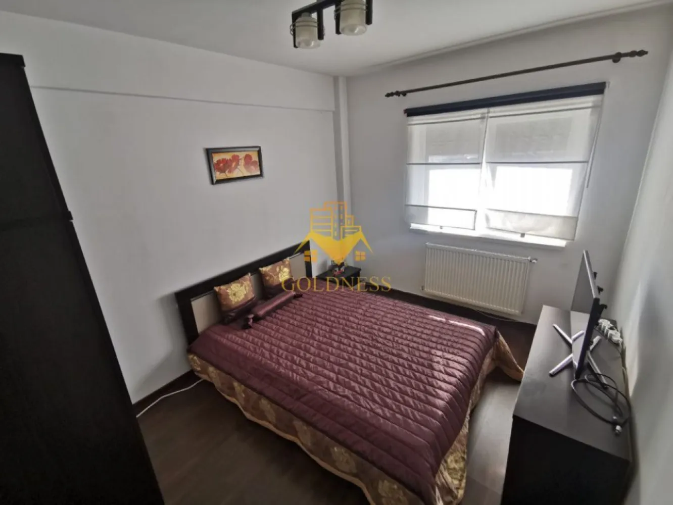 2 camere, Zorilor, PET FRIENDLY, Zona Leroy Merlin, Eugen Ionesco - GOLDNESS Imobiliare vă propune spre închiriere un apartament cu 2 camere complet mobilat și utilat, la parter într-un imobil de 4 etaje, în cartierul Zorilor . 

Apartamentul este compartimentat astfel:
 - dormitor cu pat matrimonial, dressing, noptiere
 - living cu bucatarie open-space complet utilată, canapea extensibla, loc de servit masa 
 - baie cu cana, calorifer port prosop inox și dulap pentru depozitare.

Imobilul este dotat cu toate cele necesare- centrală proprie, mașină de spălat haine și vase, frigider, plită electrică, hotă, TV, etc. 
Se află în apropierea stațiilor de transport în comun, magazine, restaurante, spații verzi, farmacii, etc. 

Dacă sunteți interesați de acest apartament și doriți să îl vizionați, dar și pentru alte oferte sau detalii nu ezitați să ne contactați telefonic sau prin e-mail - goldnessimobiliare@gmail.com. Vă stăm la dispoziție!
Pentru intermediere se percepe un comision de 50% din prețul chiriei!
