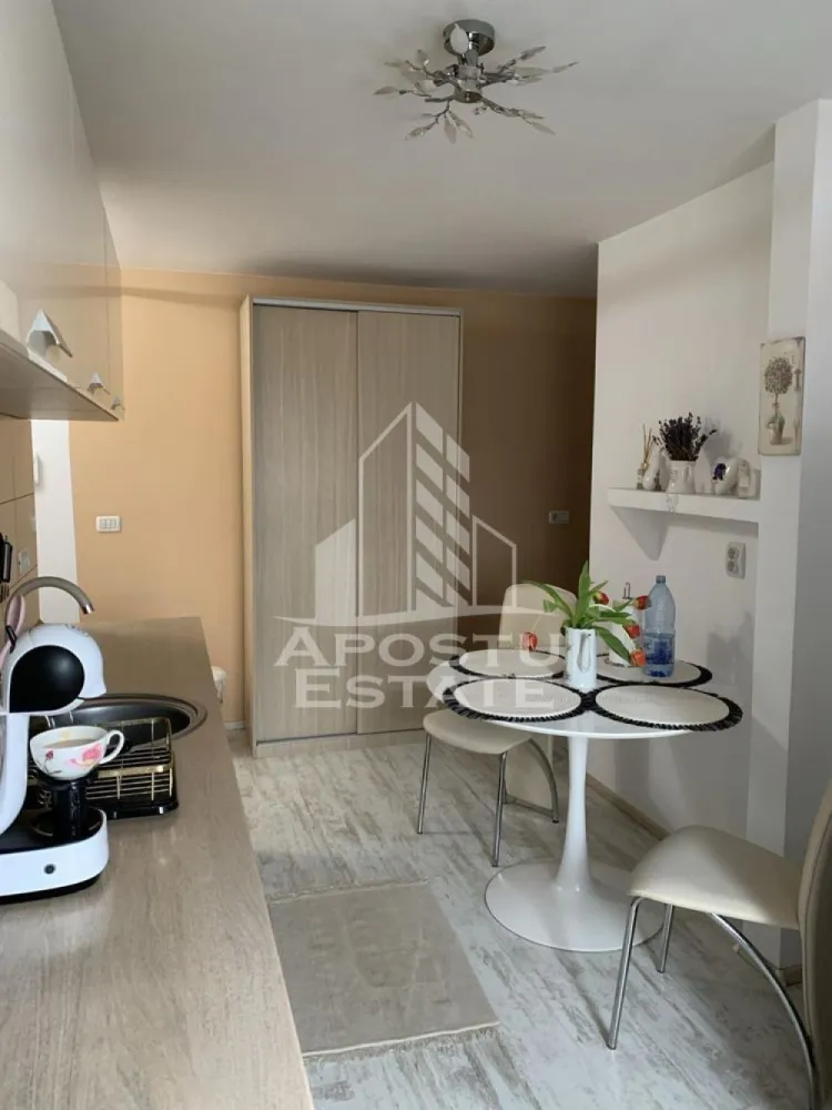 Apartament cu 1 camera,de închiriat , zona Torontalului - APOSTU ESTATE va propune spre inchiriere un apartament s elegant, cu 1 camera, situat intr-o zona linistita si bine conectata din Timisoara, ideal pentru persoane care doresc un spatiu confortabil.

Suprafata utila: 27 mp

Compartimentare eficienta:
Hol de acces generos
Bucatarie complet mobilata si utilata, cu loc de luat masa
Living luminos si spatios
Baie cu cada si geam pentru ventilatie naturala

Confort si facilitati:
Centrala termica proprie pe gaz
Aer conditionat
Apartamentul este complet mobilat si utilat de către proprietar 
Localizare: Zona Torontalului– liniste, acces facil spre oras, in apropiere de magazine, scoli si mijloace de transport in comun.
Disponibil 1 august 

Pret chirie: 300 euro
Programeaza o vizionare!
ID intern: CP2813291