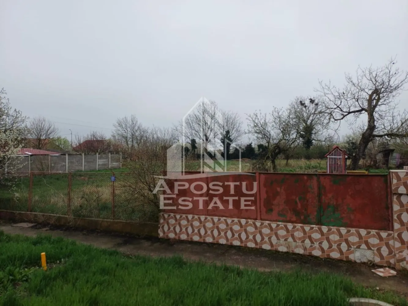 Teren 825 mp Voiteg, front stradal 14 m – ideal casă individuală - APOSTU ESTATE vă propune spre vânzare un teren intravilan cu o suprafață de 825 mp, situat în localitatea Voiteg, județul Timiș, având un front stradal de 14 metri.

Această caracteristică îl face potrivit pentru construirea unei locuințe individuale, oferind o bună deschidere și posibilitatea unei amenajări practice a viitoarei proprietăți.

Avantaje:

suprafață totală de 825 mp;

front stradal de 14 m;

amplasare în Voiteg, județul Timiș;

ideal pentru casă individuală;

zonă liniștită, potrivită pentru locuit;

oportunitate bună pentru investiție.

APOSTU ESTATE vă oferă consultanță pe tot parcursul procesului de achiziție.
Vă invităm cu drag la o vizionare!