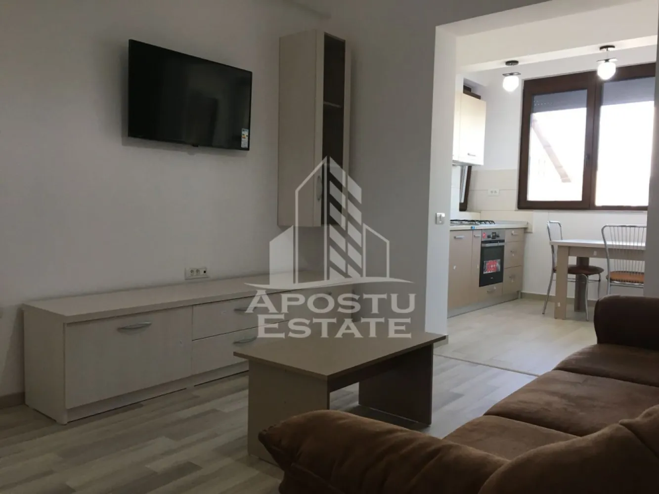 Apartament cu 3 camere, de inchiriat , Dumbravita