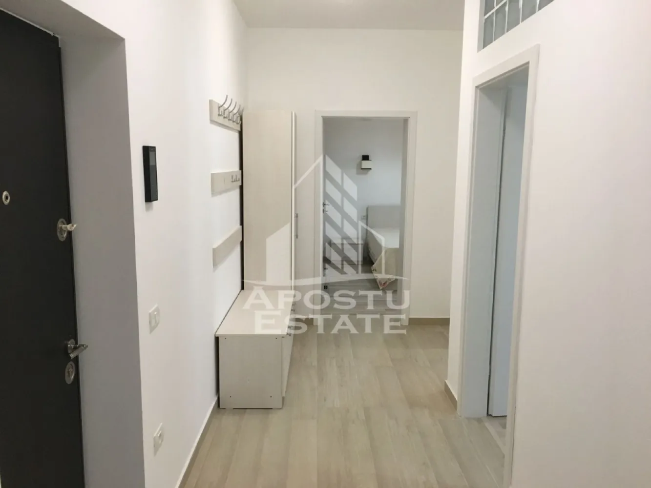 Apartament cu 3 camere, de inchiriat , Dumbravita