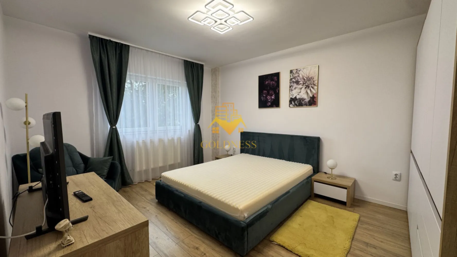 2 camere, decomandate, modern,bloc nou,garaj,Marasti, Junior Residence - GOLDNESS Imobiliare vă propune spre închiriere un apartament cu 2 camere open-space complet mobilat și utilat, la etajul 1 într-un imobil de 6 etaje, în Cartierul Iris, Zona Sobarilor. - Junior Residence.
Dispune de loc de parcare subterana.
Se află în apropierea stațiilor de transport în comun, magazine, restaurante, spații verzi, farmacii, etc. 

Apartamentul este compartimentat astfel:
 - dormitor cu pat matrimonial, dressing, noptiere
 - dormitor cu canapea extensibila, masuta pentru cafea, spatiu pentru depozitare, TV
 - bucatarie complet mobilata, utilata, loc de luat masa
 - baie cu dus walk-in, calorifer port prosop și dulap pentru depozitare.
 - balcon deschis de 6 mp.

Imobilul este dotat cu toate cele necesare- centrală proprie, frigider, aragaz, hotă, mașină de spălat haine, aer conditionat, etc. 

Dacă sunteți interesați de acest apartament și doriți să îl vizionați, dar și pentru alte oferte nu ezitați să ne contactați telefonic sau prin e-mail. Vă stăm la dispoziție!
Pentru intermediere se percepe un comision de 50% din prețul chiriei!