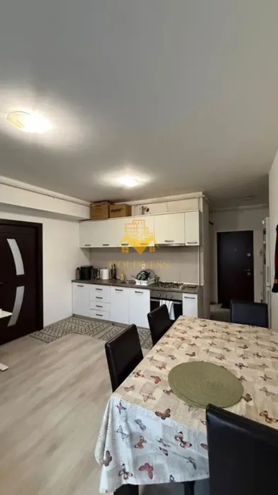 2 Camere open space, Oasului, Parcare, Modern, Iris, Panemar, Auchan - GOLDNESS Imobiliare vă propune spre închiriere un apartament cu 2 camere complet mobilat și utilat, la etajul4 într-un imobil de 8 etaje, în Cartierul Iris.
Parcare subterana inclusa!
Se află în apropierea stațiilor de transport în comun, magazine, restaurante, spații verzi, farmacii, etc. 

Apartamentul este compartimentat astfel:
 - dormitor cu pat matrimonial, dressing, noptiere
 - living cu bucatarie open space complet utilată și mobilată, canapea extensibilă, loc de servit masa 
 - baie cu cabina de dus, calorifer port prosop și dulap pentru depozitare.
 - balcon 4 mp.

Imobilul este dotat cu toate cele necesare- centrală proprie, frigider, aragaz, hotă, mașină de spălat haine, etc. 

Dacă sunteți interesați de acest apartament și doriți să îl vizionați, dar și pentru alte oferte nu ezitați să ne contactați telefonic sau prin e-mail. Vă stăm la dispoziție!
Pentru intermediere se percepe un comision de 50% din prețul chiriei!