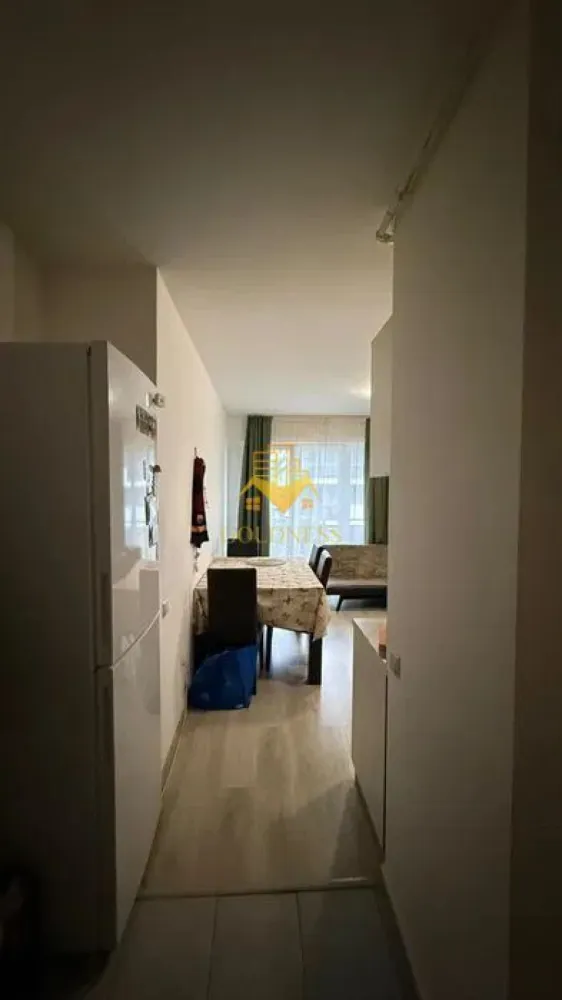 2 Camere open space, Oasului, Parcare, Modern, Iris, Panemar, Auchan - GOLDNESS Imobiliare vă propune spre închiriere un apartament cu 2 camere complet mobilat și utilat, la etajul4 într-un imobil de 8 etaje, în Cartierul Iris.
Parcare subterana inclusa!
Se află în apropierea stațiilor de transport în comun, magazine, restaurante, spații verzi, farmacii, etc. 

Apartamentul este compartimentat astfel:
 - dormitor cu pat matrimonial, dressing, noptiere
 - living cu bucatarie open space complet utilată și mobilată, canapea extensibilă, loc de servit masa 
 - baie cu cabina de dus, calorifer port prosop și dulap pentru depozitare.
 - balcon 4 mp.

Imobilul este dotat cu toate cele necesare- centrală proprie, frigider, aragaz, hotă, mașină de spălat haine, etc. 

Dacă sunteți interesați de acest apartament și doriți să îl vizionați, dar și pentru alte oferte nu ezitați să ne contactați telefonic sau prin e-mail. Vă stăm la dispoziție!
Pentru intermediere se percepe un comision de 50% din prețul chiriei!