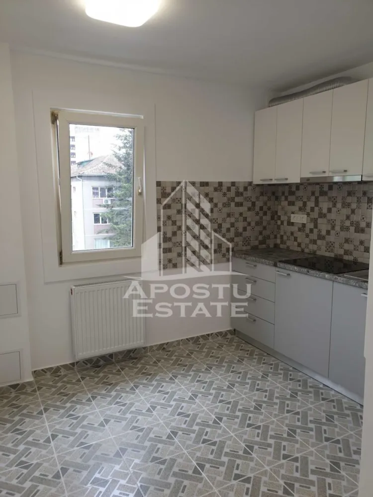 Apartament cu o camera de inchiriat, PetFreindly, zona Medicina - Agentia imobiliara APOSTU ESTATE va propune spre inchiriere un apartament cu 1 camera, spatios si luminos, situat in zona Medicinei, o zona linistita si bine pozitionata in Timisoara,Timis. Potrivit pentru cupluri,familii , tineri care isi doresc o locuinta unde sa se simta confortabil si cu acces facil catre scoli, statii de autobuz, supermarketuri , magazine de zona, parcuri.

Suprafata utila: 33mp
Compartimentare eficienta:
-Hol de acces generos
-Bucatarie complet mobilata si utilata
-Dormitor mobilat si utilat
-Baia este dotata cu dus

Confort si facilitati:

-Incalzirea apartamentului: termoficare
-Apartamentul este complet mobilat si utilat
-Proprietarul accepta animale de companie de talie mica

Localizare:
-Zona Medicina, Timisoara Timis – acces facil spre magazine, supermarketuri, scoli, parcuri si mijloace de transport in comun.

Ideal pentru:

-Cupluri
-Tineri
-Studenti
-Familii

Disponibilitate: 10 iunie
Pret chirie lunara:300€
Programeaza o vizionare pentru a-ti putea imagina viitorul aici!
ID intern: CP3128226
