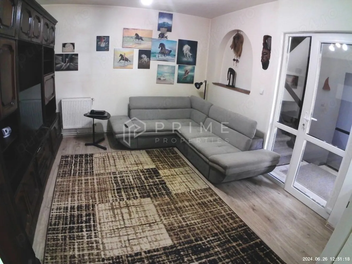 Casă Rezidențială și Spațiu Profesional - Cauți o proprietate care să îmbine perfect viața de familie cu activitatea profesională? Vă propunem o casă versatilă, situată într-o zonă ultracentrală, gata de utilizare imediată, complet mobilată și utilată.

Detalii cheie:
Suprafață: 145 mp construiți | Teren 105 mp.
Structură: P+M + Demisol.
Parcare: 4 locuri dedicate (2 în fața casei, 2 în curtea interioară).
An construcție: 2005 (Centrală termică proprie).
Compartimentare eficientă pentru business și confort:
Zona Comercială (Parter + Demisol):
Parter: Cabinet stomatologic cu dublă intrare (stradală și din curte).
Demisol: Laborator dentar complet echipat.
Relaxare: Terasă acoperită spectaculoasă de 40 mp, situată deasupra cabinetului.

Zona Rezidențială:
Parter: Sufragerie primitoare, bucătărie complet utilată, hol și baie.
Mansardă: 2 dormitoare spațioase, hol, baie modernă și saună proprie.
De ce să alegi această proprietate?
Este soluția ideală pentru profesioniștii care doresc să elimine timpul pierdut în trafic, având cabinetul chiar „acasă”, într-o zonă cu acces facil către toate punctele de interes ale orașului. Imobilul se vinde complet mobilat și utilat, fiind pregătit pentru preluarea activității și mutare imediată.

La Prime Properties, nu vindem doar proprietăți, ci scriem capitole noi în viața clienților noștri. Vă oferim siguranță, transparență și servicii impecabile pe tot parcursul drumului către investiția ideală. Dacă această proprietate nu corespunde nevoilor dumneavoastră, lăsați-ne să găsim alternativa potrivită stilului dumneavoastră de viață.

📞 Contactați-ne astăzi pentru o vizionare: [Introdu numărul de telefon]
Casa care îți susține cariera și îți oferă confortul de acasă te așteaptă!