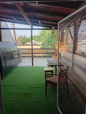 Casă Rezidențială și Spațiu Profesional