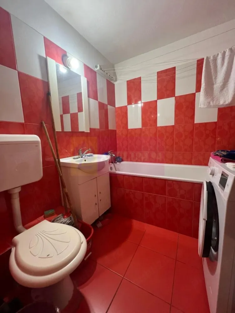 Vânzare apartament 2 camere Chisinu=Basarabia - Compania Imobiliara Apulum94 va prezinta spre cumparare un apartament de 2amere, zona Chisinau-Basarabia. decomandat, amenajat cu gresie, faianta, parchet, termopan, usa metalica, CENTRALA TERMICA. Blocul este reabilitat. In proximitate se gasesc scoli, gradinite, transport public