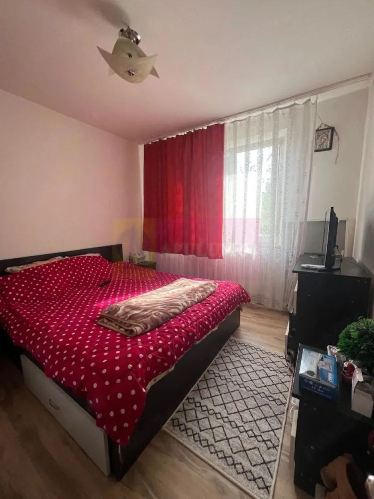 Vânzare apartament 2 camere Chisinu=Basarabia - Compania Imobiliara Apulum94 va prezinta spre cumparare un apartament de 2amere, zona Chisinau-Basarabia. decomandat, amenajat cu gresie, faianta, parchet, termopan, usa metalica, CENTRALA TERMICA. Blocul este reabilitat. In proximitate se gasesc scoli, gradinite, transport public