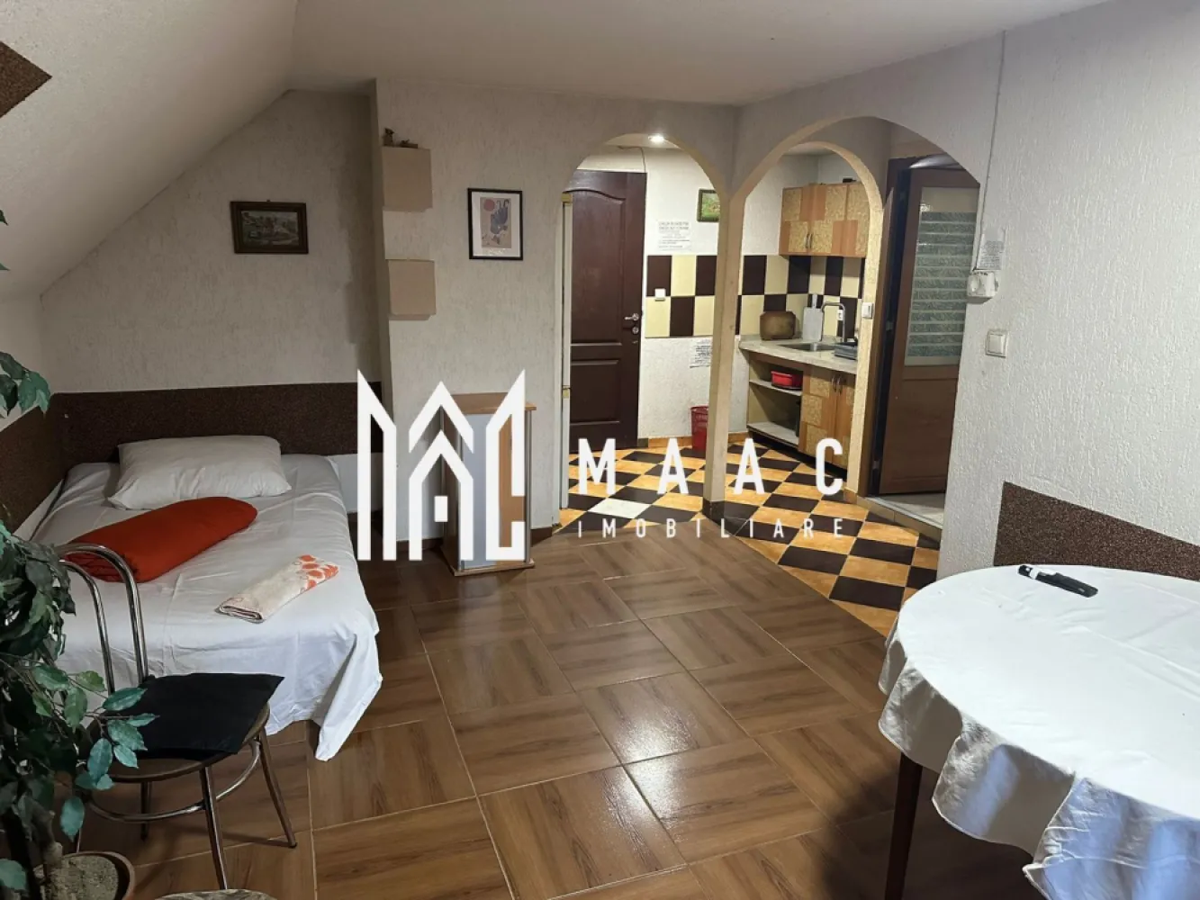 Casa cu 4 apartamente | 9 camere | Curte si Gradina