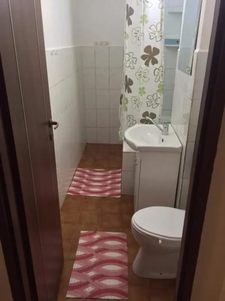 Garsonieră de vânzare – zona Bd-ul Lacul Tei - Oportunitate excelentă pentru locuit sau investiție! Se oferă spre vânzare o garsonieră situata aproape de BD. LACUL TEI,i într-o zonă liniștită, cu acces rapid către mijloace de transport, magazine, școli și parcuri. Zona este cunoscută pentru proximitatea față de Lacul Tei și principalele puncte de interes din Sectorul 2.

Detalii proprietate:

Garsonieră confortabilă și bine compartimentată
Parter din 4 etaje
Încălzire prin termoficare
Bloc cu regim redus de înălțime
Zonă verde și liniștită
Acces facil către transport public și centre comerciale

Ideală atât pentru locuit, cât și pentru investiție, datorită poziționării foarte bune în cartierul Lacul Tei.

COMISION : 700 E

ALEXXIMOB ESTATE -

TEL. 0751454742