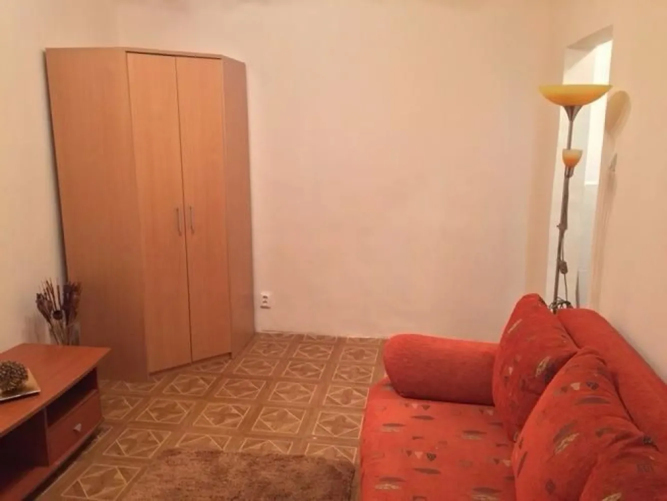 Garsonieră de vânzare – zona Bd-ul Lacul Tei - Oportunitate excelentă pentru locuit sau investiție! Se oferă spre vânzare o garsonieră situata aproape de BD. LACUL TEI,i într-o zonă liniștită, cu acces rapid către mijloace de transport, magazine, școli și parcuri. Zona este cunoscută pentru proximitatea față de Lacul Tei și principalele puncte de interes din Sectorul 2.

Detalii proprietate:

Garsonieră confortabilă și bine compartimentată
Parter din 4 etaje
Încălzire prin termoficare
Bloc cu regim redus de înălțime
Zonă verde și liniștită
Acces facil către transport public și centre comerciale

Ideală atât pentru locuit, cât și pentru investiție, datorită poziționării foarte bune în cartierul Lacul Tei.

COMISION : 700 E

ALEXXIMOB ESTATE -

TEL. 0751454742