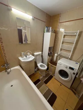 Apartament cu 3 camere, decomandat – Zona Fortuna