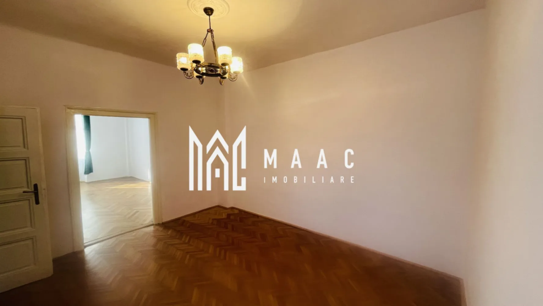 Apartament 2 camere I Centrala I Pretabil spatiu comercial - MAAC Imobiliare va propune spre vanzare apartament la casa situat in zona centrala.

Apartamentul este situat la parter, avand o suprafata utila de 55 mp, compartimentati astfel:

-Dormitor
-Living
-Bucatarie 
-Baie

Apartamentul se preda la cheie.

Pentru mai multe detalii astept telefonul dumneavoastra cu specificatia ca ati vazut anuntul CP1458793 .