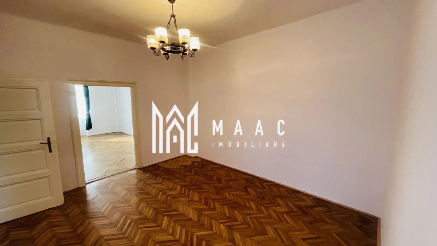Apartament 2 camere I Centrala I Pretabil spatiu comercial - MAAC Imobiliare va propune spre vanzare apartament la casa situat in zona centrala.

Apartamentul este situat la parter, avand o suprafata utila de 55 mp, compartimentati astfel:

-Dormitor
-Living
-Bucatarie 
-Baie

Apartamentul se preda la cheie.

Pentru mai multe detalii astept telefonul dumneavoastra cu specificatia ca ati vazut anuntul CP1458793 .