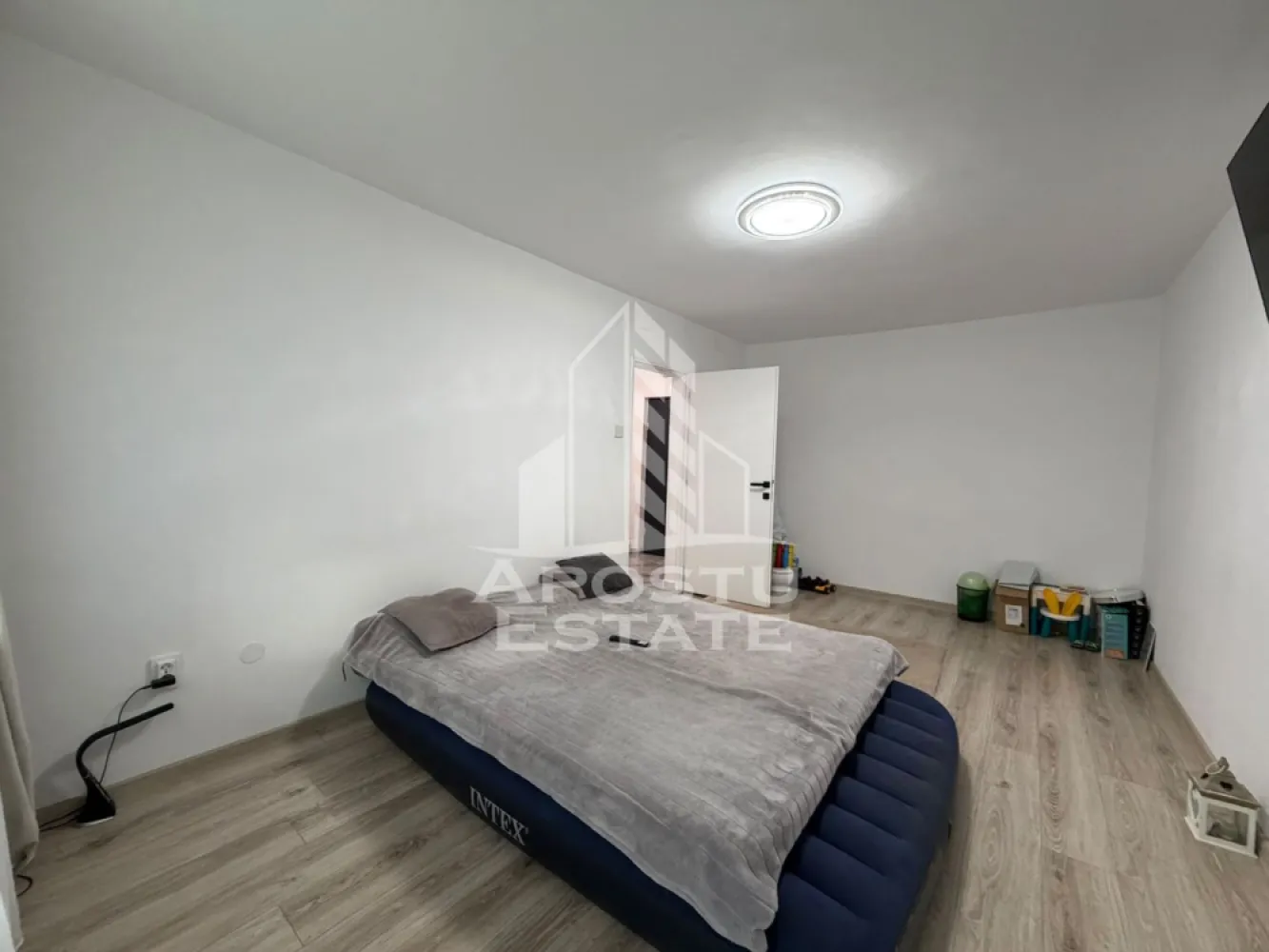 Apartament 3 camere,de vanzare,zona Dambovita, Timisoara