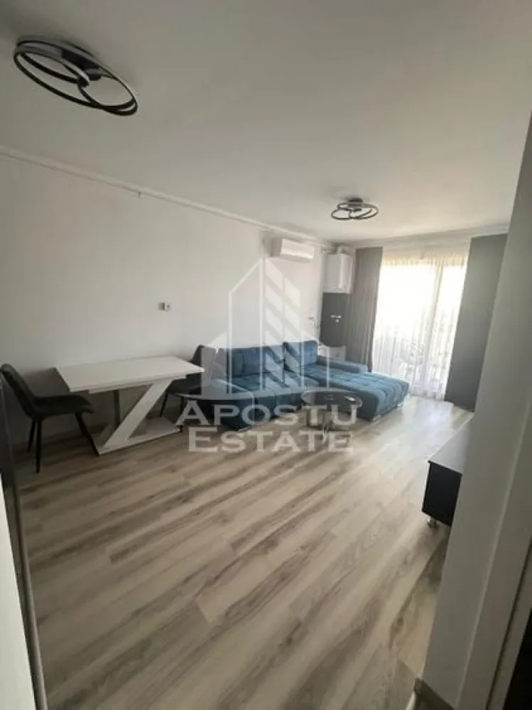 Apartament cu 2 camere , de inchiriat , Zona Lipovei , Timisoara - Agentia imobiliara APOSTU ESTATE va propune spre inchiriere un apartament cu 2 camere, spatios si luminos, situat in zona Lipovei , o zona linistita si bine pozitionata din Timisoara, potrivit pentru cupluri,familii, sau studenti care isi doresc o locuinta unde sa se simta confortabil si cu acces facil catre scoli, statii de autobuz, supermarketuri , magazine de zona, parcuri.
Apartamentul se afla la Adora Forest 
Suprafata utila: 42 mp
Compartimentare eficienta:
-Hol de acces generos
-Bucatarie complet mobilata si utilata, cu loc de luat masa
-Living luminos si spatios
-Dormitor mobilat si utilat
-Baie prevazuta cu cada

Confort si facilitati:
-Incalzirea apartamentului: centrala proprie cu încălzirea in pardoseală 
-Apartamentul este complet mobilat si utilat
-Loc de parcare inclus in pret 
Localizare:
-Timis,Timisoara, zona Lipovei - acces facil spre magazine, supermarketul Lidl, scoli, parcuri si mijloace de transport in comun.

Ideal pentru:
-Cupluri
-Studenti
Pret chirie lunara: 470 euro ( usor negociabil)
Programeaza o vizionare pentru a-ti putea imagina viitorul aici!
ID intern: CP3129028