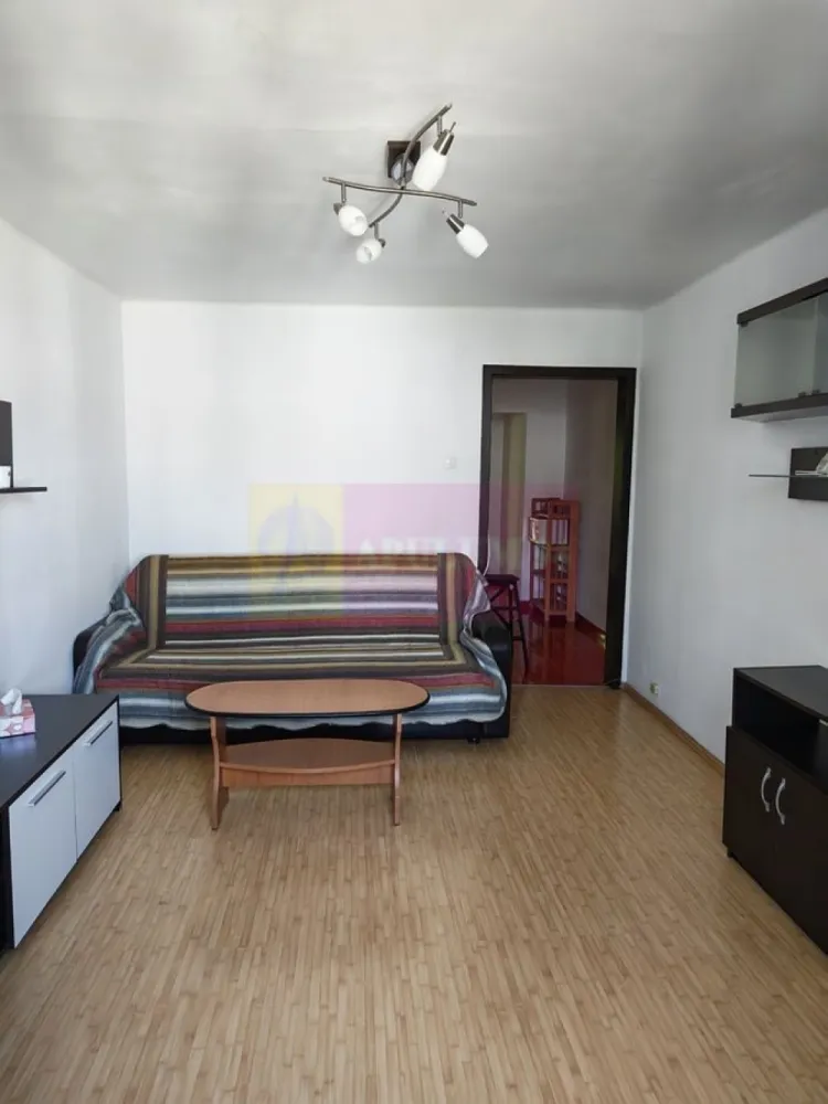 Apartament 2 camere, Drumul Taberei, zona Raul Doamnei - Agentia Imobiliara Apulum 94, va ofera spre vanzare
Apartament cu 2 camere decomandat, situat la etajul 3 al unui bloc cu 10 etaje
Are vedere pe ambele parti ale blocului, fata/spate.
Locuinta este renovata(nu recent) si se vinde partial mobilata. 
Balcon inchis cu termopan.
Se poate monta si centrala termica, pentru cine doreste, teava de gaze fiind pe palier
Blocul urmeaza sa intre in reabilitare termina, dosarul fiind aprobat de catre Primaria Sector 6
 Zona este linistita, cu acces facil la transport public, metrou (4 minute pe jos), magazine, scoli si parcuri.