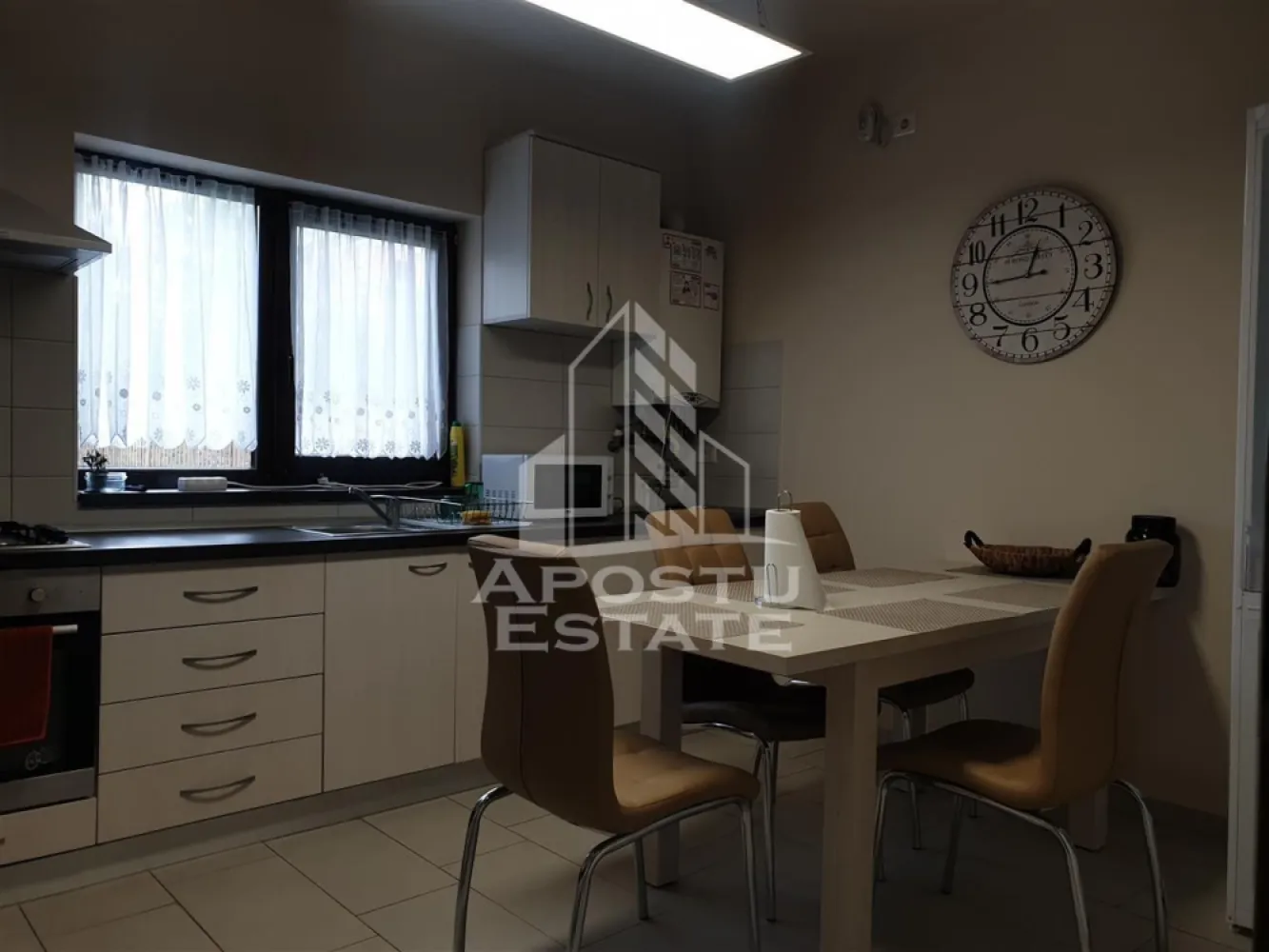 Jumatate de duplex Giroc - APOSTU ESTATE vă propune spre &icirc;nchiriere o jumatete de duplex spatios in Giroc.
Vecinatati:
-Lidl

Acces facil la transportul in comun.

 
Locuința &icirc;n regim de P+1 se distinge prin aspectul modern și suprafața generoasă. Suprafata terenului este de 300mp.
La parter:hol acces baie mare o debara bucătărie livingul (foarte generos).
La etaj: 3 dormitoare baie.

 
Confortul termic este realizat prin intermediul centralei termice.
Suprafata terenului este de 300 mp.
Imobilul dispune de doua locuri de parcare in fata casei.
 

Vă așteptăm cu drag la o vizionare!

ID intern: 10896.