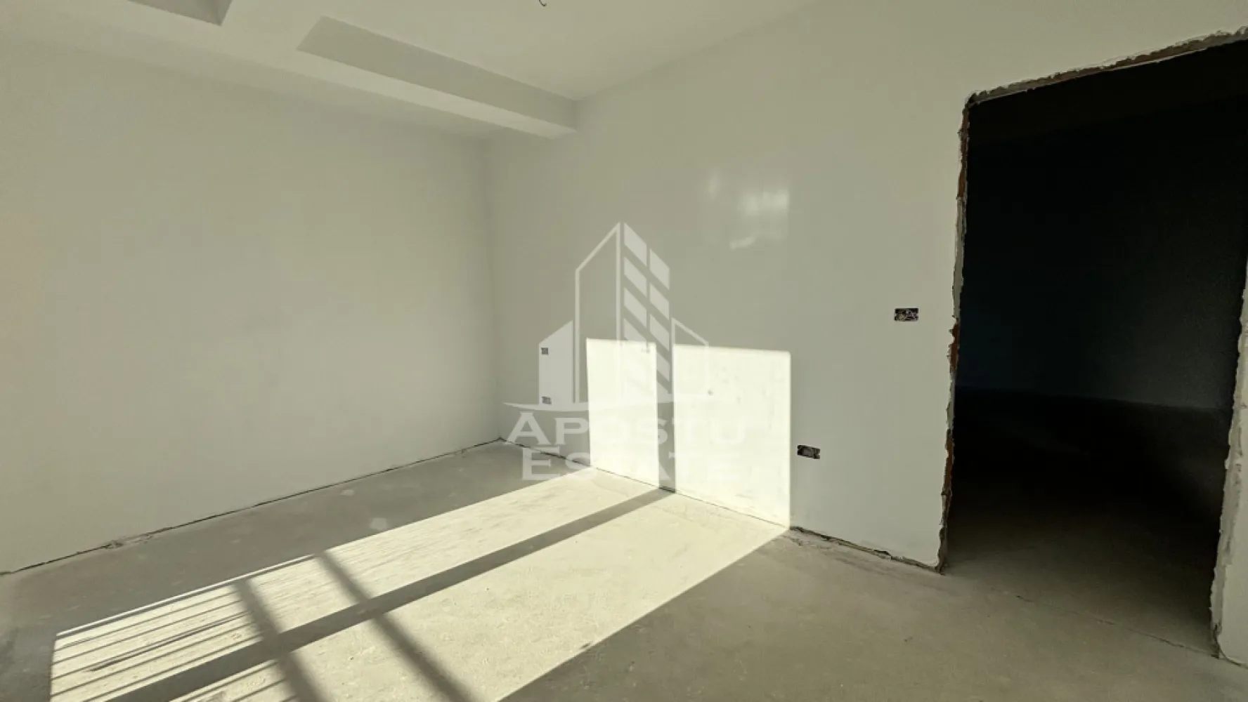 Apartament cu 2 camere, decomandat, etaj intermediar,zona Ciarda Rosie - Agentia imobiliara Apostu Estate va propune spre vanzare un apartament modern cu 2 camere, situat intr-un bloc nou, finalizat in 2026, in zona Buziasului - Ciarda Rosie, Timisoara.
Un loc de parcare propriu.
Extras de carte funciara Timisoara.
Predare la cheie. 
Asfalt in jurul blocului. 
Mai sunt doar doua apartamente dispobinile, compartimentare:
 • bucatarie open space cu livingul, pentru un sentiment de spatiu generos
 • decomandat - bucatarie inchisa pentru mai mult confort

Suprafata utila: 43 mp
Balcon: 7 mp
Etaj 2 din 3 etaje. 

Caracteristici principale: 
 • finisaje premium
 • centrala proprie cu incalzire in pardoseala
 • spatii vitrate generoase, lumina naturala
 • bloc nou, realizat la standarde moderne de constructie

Apartamentul este ideal atat pentru locuire, cat si pentru investitie datorita zonei in plina dezvoltare langa Hornbach Buziasului.

TVA inclus. Pretul este negociabil.
Poti fi chiar tu noul proprietar, oferim GRATUIT consultanta pentru obtinerea celui mai avantajos credit imobiliar, ca sa te poti bucura de noua ta casa fara griji suplimentare. 

Pentru mai multe detalii sau pentru programarea unei vizionari, nu ezitati sa ne contactati.