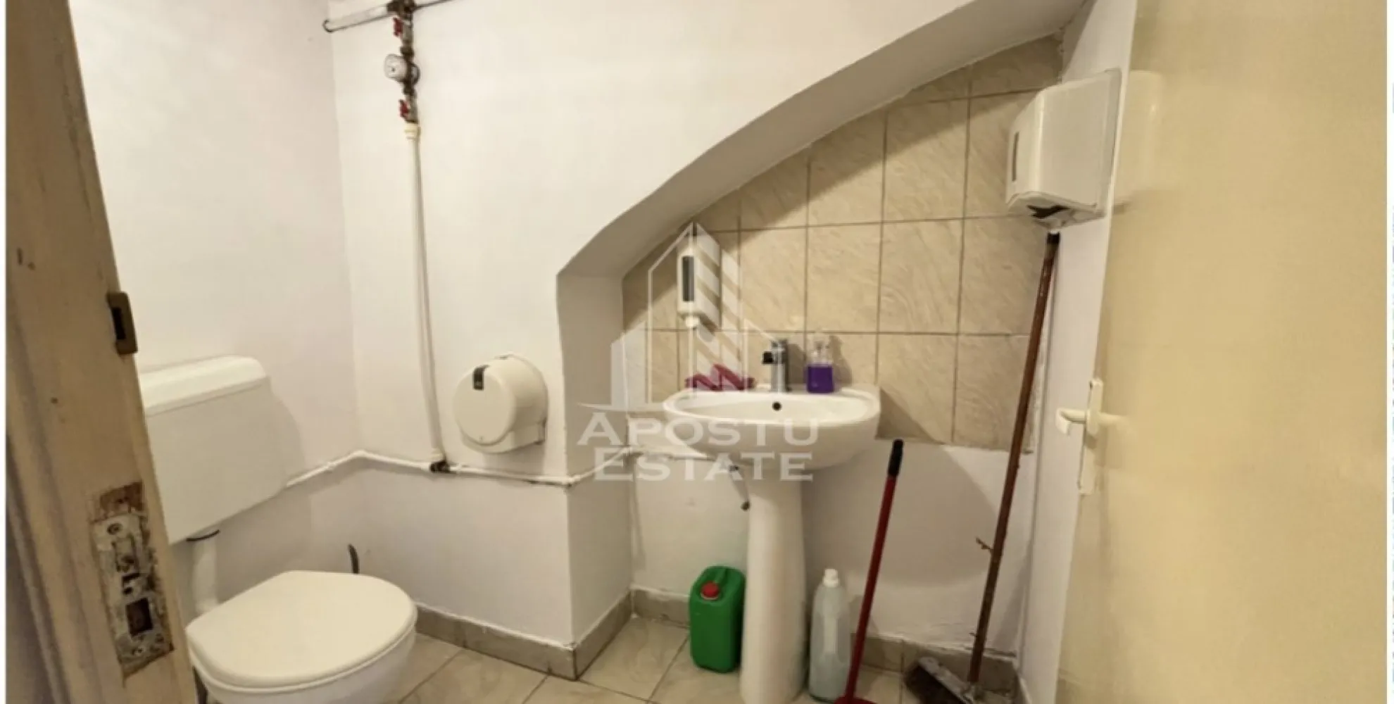 SAD cu 3 camere + spatiu comercial la demisol,