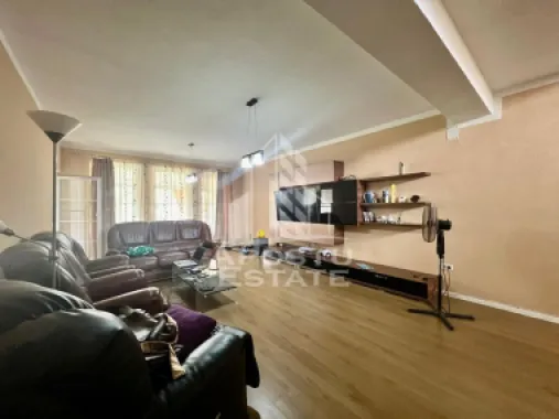 Jumatate de duplex de vanzare cu 6 camere in Mosnita Noua, Timisoara