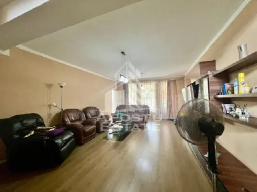Jumatate de duplex de vanzare cu 6 camere in Mosnita Noua, Timisoara
