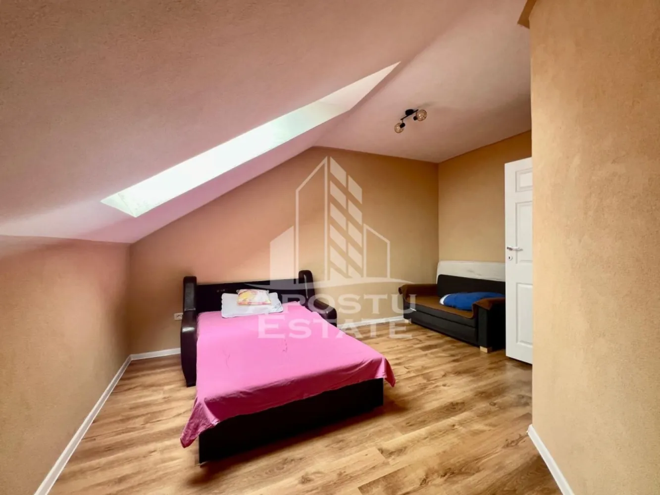 Jumatate de duplex de vanzare cu 6 camere in Mosnita Noua, Timisoara