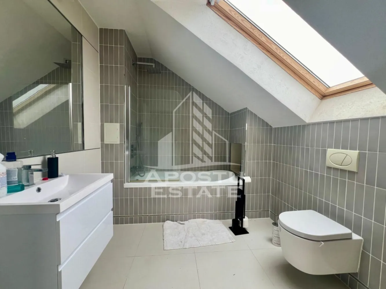 Jumatate de duplex de vanzare cu 6 camere in Mosnita Noua, Timisoara
