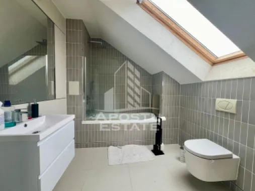 Jumatate de duplex de vanzare cu 6 camere in Mosnita Noua, Timisoara