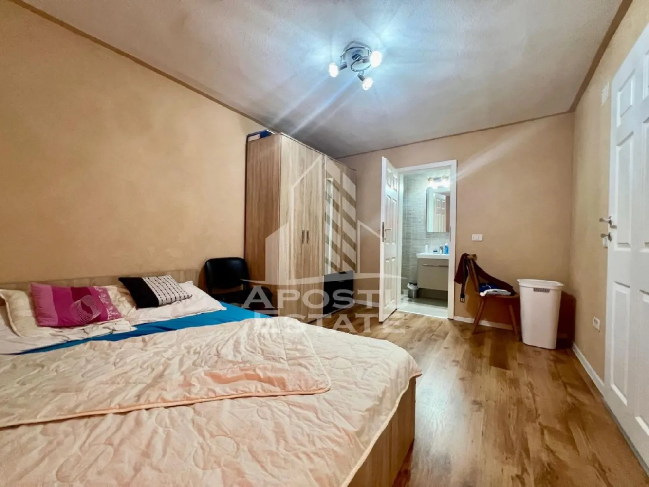 Jumatate de duplex de vanzare cu 6 camere in Mosnita Noua, Timisoara