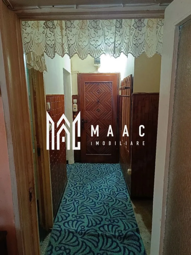 Apartament 2 camere | Parter | Balcon | Cedonia - MAAC Imobiliare vă prezintă un apartament cu 2 camere semidecomandat, situat la parterul unui imobil cu 4 etaje, în zona Cedonia.

Locuința are o suprafață utilă de 36 mp și este compus din living, dormitor, bucătărie separată, baie și hol. Un avantaj important îl reprezintă balconul de 6 mp, care oferă spațiu suplimentar pentru relaxare sau depozitare.
Apartamentul dispune de centrală termică proprie și încălzire prin calorifere.
Bucătăria este separată și dispune de cămară.

Caracteristici principale:
Suprafață utilă: 36 mp
Apartament semidecomandat
Parter din 4 etaje
Balcon de 6 mp
Bucătărie separată cu cămară
Centrală termică proprie
Încălzire prin calorifere
Pivniță de aproximativ 6 mp

Apartamentul necesită renovare, fiind o oportunitate excelentă pentru cei care doresc să îl amenajeze după propriul gust și necesități.

Zona Cedonia oferă acces rapid la magazine, supermarketuri, școli, grădinițe, farmacii, stații de autobuz și alte facilități necesare unui stil de viață confortabil.

Pentru mai multe detalii și programarea unei vizionări, vă rugăm să ne contactați și să menționați ID-ul proprietății: CP3128006