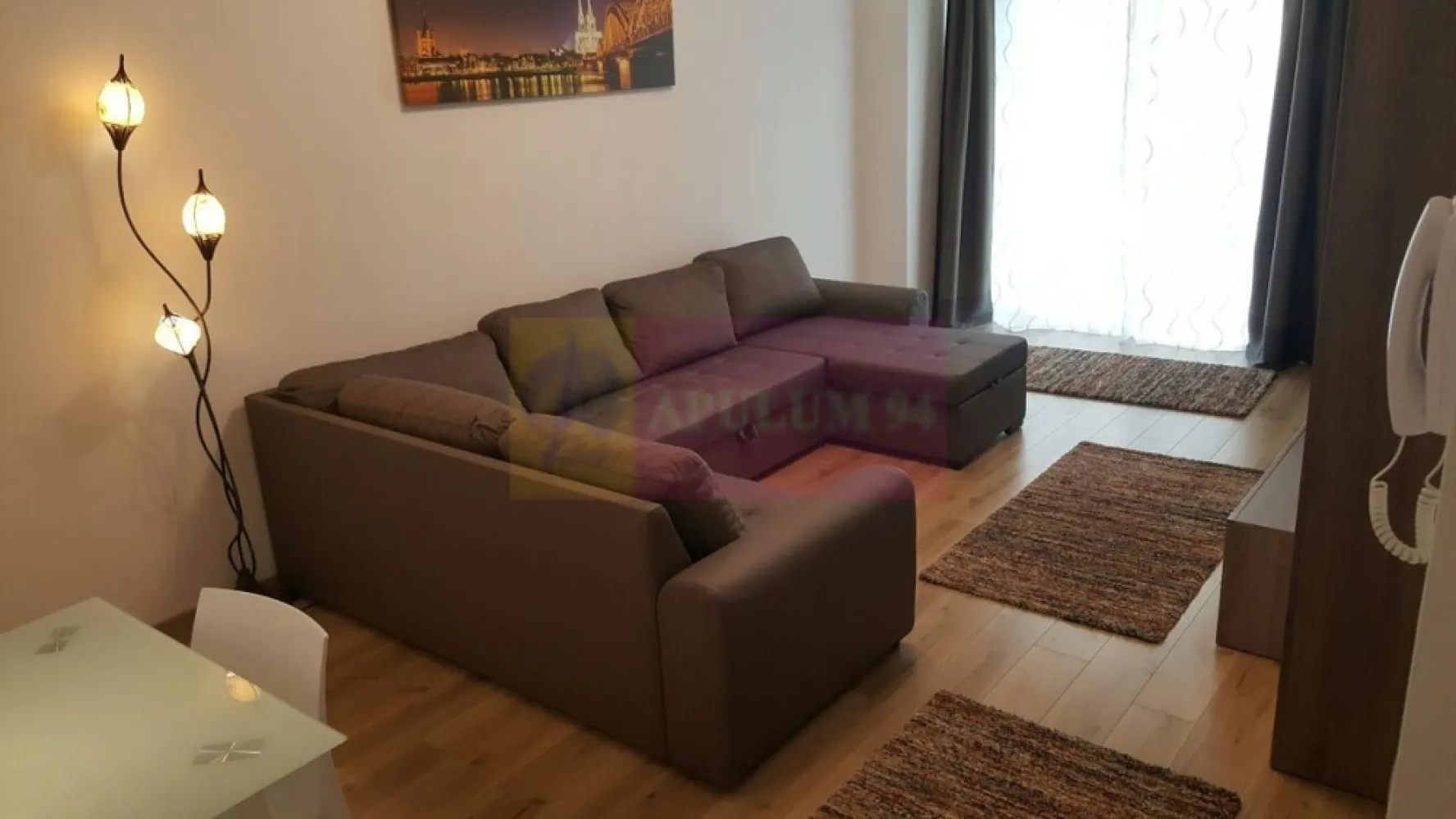 Parcul Carol, Serena Apartaments, - Agentia Imobiliara Apulum 94, va propune spre vanzare
Garsoniera situata in ansamblu rezidential cu circuit inchis Serena din centrul orasului, 
Aceasta este la etajul 3 din 6, amenajata si utilata exceptional cu aparatura electrocasnica premium.
Ansamblul rezidential Serena se gaseste in apropiere de centrul vechi al orasului, de piata Unirii, Casa Poporului si Parcul Carol accesul auto fiind foarte facil.
La cerere se poate achizitiona si loc de parcare subteran la pretul de 25.000 euro