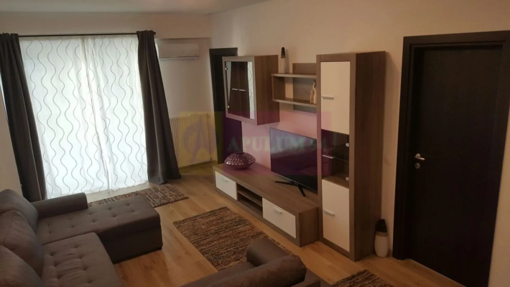 Parcul Carol, Serena Apartaments, - Agentia Imobiliara Apulum 94, va propune spre vanzare
Garsoniera situata in ansamblu rezidential cu circuit inchis Serena din centrul orasului, 
Aceasta este la etajul 3 din 6, amenajata si utilata exceptional cu aparatura electrocasnica premium.
Ansamblul rezidential Serena se gaseste in apropiere de centrul vechi al orasului, de piata Unirii, Casa Poporului si Parcul Carol accesul auto fiind foarte facil.
La cerere se poate achizitiona si loc de parcare subteran la pretul de 25.000 euro