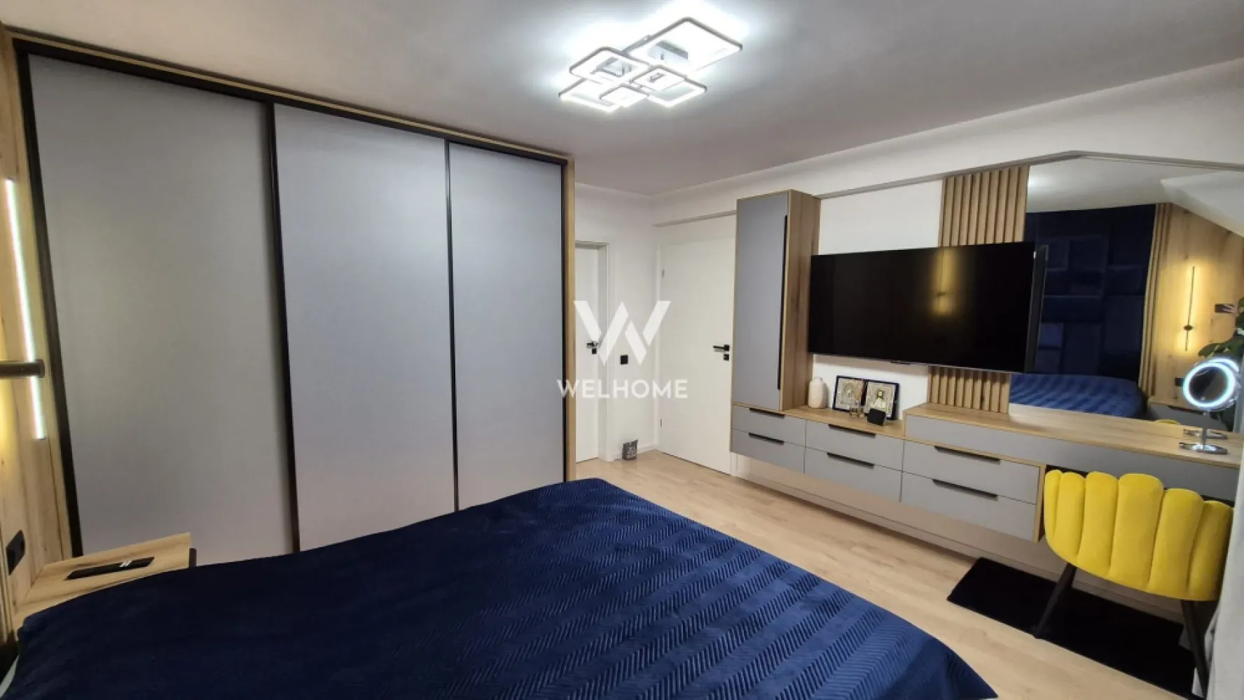 Apartament LA CHEIE,mobilat, 96mp, Sibiu - Apartamentul este situat la etajul 3 intr-un bloc nou constructie premium, cu lift.

Locatie: Calea Cisnadiei, zona Mandra 

Suprafata utila: 96mp (parter 66mp +etaj 30mp)
ATENTIE: Etajul are placa de beton turnata, constructie foarte calitativa 

Compartimentare: hol, 3 dormitoare, living, bucatarie, 3 bai + balcon mare

Se vinde mobilat si utilat conform fotografii, si include: 
- 4 televizoare
- masina de spalat vase
- frigider individual incorporat
- congelator individual incorporat
- plita cu inductie
- hota
- cuptor cu aburi
- cuptor cu microunde incorporat
- espressor de cafea
- purificator de apa
- masina de spalat rufe
- uscator de rufe
- aspirator robot
- aspirator vertical
- gratar electric pe balcon
- aparate de aer conditionat

Include un loc de parcare, contracost se mai pot achizitiona si altele (5000 euro)
Pret: 210000 euro negociabil 
Cash sau credit bancar 
Vizionare: 0752.088.381 Roxana