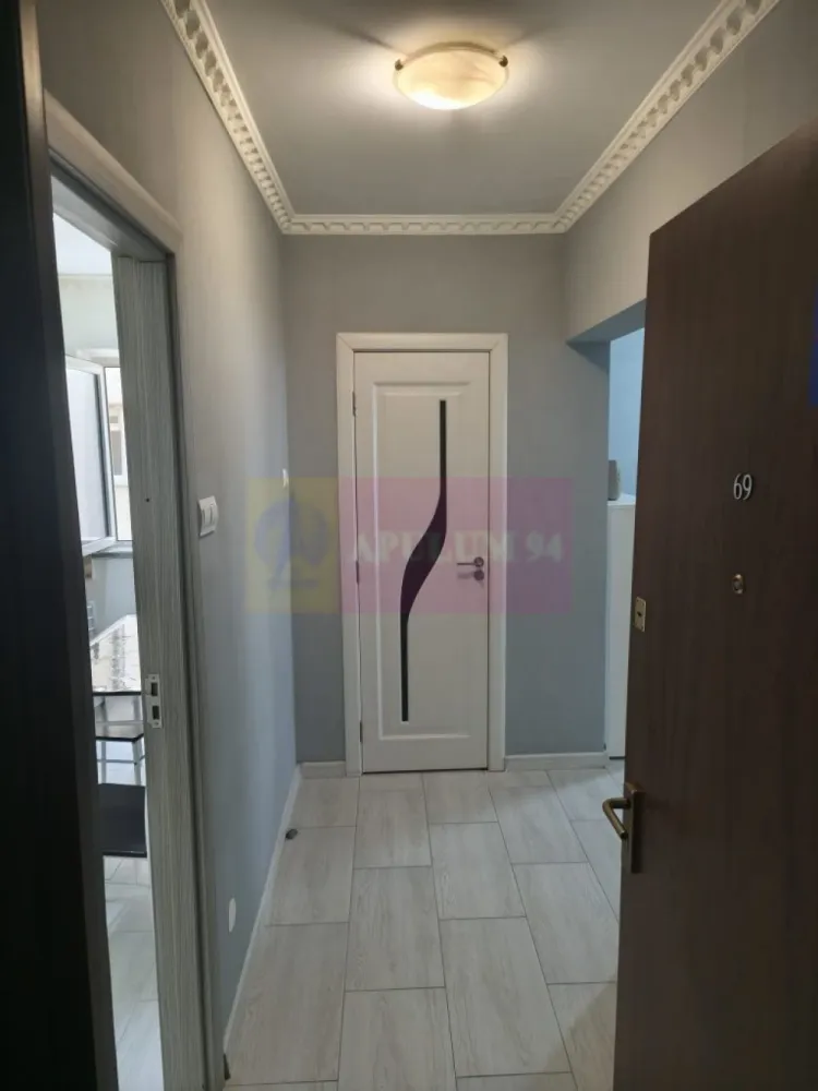 Apartament cu 3 camera Șoseaua Pantelimon - Agentia Imobiliara Apulum 94, va ofera spre vanzare
Apartament cu 3 camere, confort 1 decomandat cu o suprafață de 70.57 mp în Sec 2 pe Șoseaua Pantelimon, 
Blocul este amvelopat, etaj 8/10. 
Apartamentul este renovat, luminos și bine compartiment, ce beneficiază de 2 aer condiționate și semi-mobilat . Apartamentul beneficiază și de o debara ce poate fi transformată cu ușurință într-o baie de serviciu în funcție de nevoile viitorului proprietar.
Vederea apartamentului este libera si pe spatele blocului.
Locație foarte bună si liniștită, cu școli, grădinițe, magazine, hipermarketuri și mijloace de transport la câteva minute distanță. O locuință potrivită pentru cei care caută confort, spațiu și acces rapid la toate facilitățile necesare.