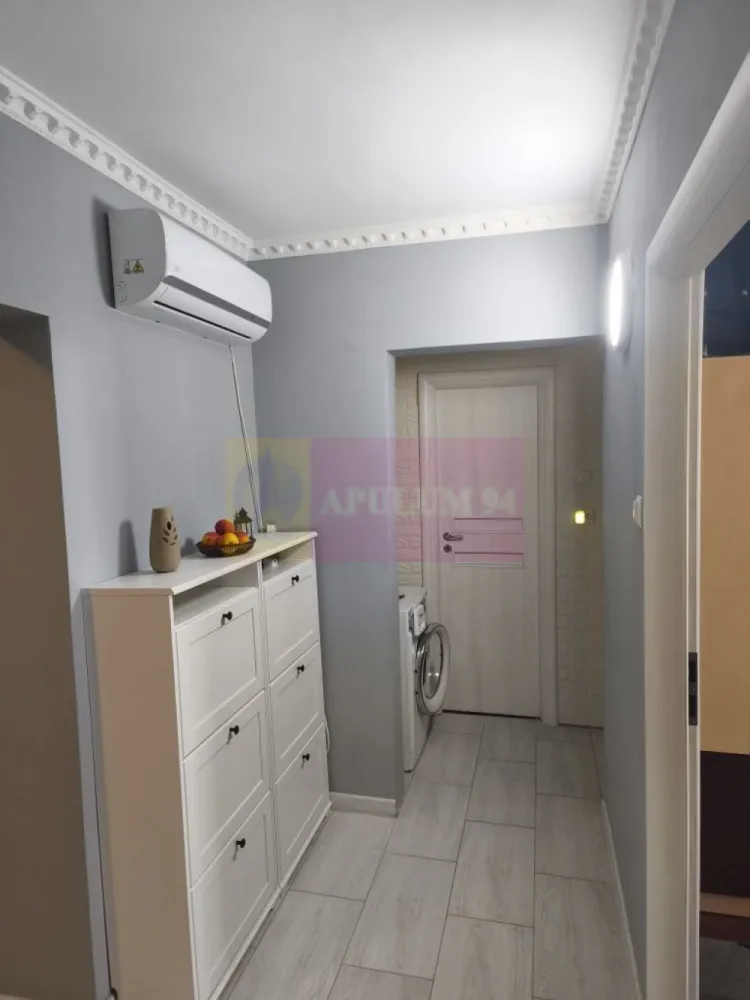 Apartament cu 3 camera Șoseaua Pantelimon - Agentia Imobiliara Apulum 94, va ofera spre vanzare
Apartament cu 3 camere, confort 1 decomandat cu o suprafață de 70.57 mp în Sec 2 pe Șoseaua Pantelimon, 
Blocul este amvelopat, etaj 8/10. 
Apartamentul este renovat, luminos și bine compartiment, ce beneficiază de 2 aer condiționate și semi-mobilat . Apartamentul beneficiază și de o debara ce poate fi transformată cu ușurință într-o baie de serviciu în funcție de nevoile viitorului proprietar.
Vederea apartamentului este libera si pe spatele blocului.
Locație foarte bună si liniștită, cu școli, grădinițe, magazine, hipermarketuri și mijloace de transport la câteva minute distanță. O locuință potrivită pentru cei care caută confort, spațiu și acces rapid la toate facilitățile necesare.