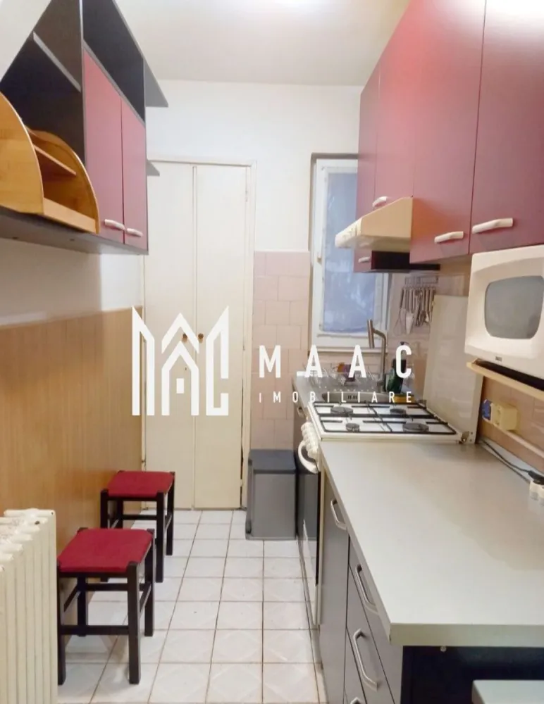 Apartament 2 camere | Mihai Viteazu | Mobilat și utilat | Disponibil imediat | - MAAC Imobiliare vă propune spre închiriere un apartament cu 2 camere semidecomandate, având o suprafață utilă de 36 mp, situat la etajul 4 al unui imobil cu 5 etaje, în zona Mihai Viteazu, în apropierea Colegiul Pedagogic Andrei Șaguna.

Apartamentul este compartimentat practic și este format din:
- living
- dormitor
- bucătărie
- baie
- hol
- cămară

Locuința se închiriază complet mobilată și utilată, fiind disponibilă imediat. 

Poziționarea excelentă oferă acces rapid către stații de autobuz, școli, grădinițe, magazine, farmacii și alte puncte de interes, ceea ce îl face potrivit atât pentru o persoană, cât și pentru un cuplu sau o familie tânără.

Garanție: echivalentul unei chirii

Pentru mai multe detalii sau programarea unei vizionari, nu ezitați să ne contactați specificând ID: CP3129154