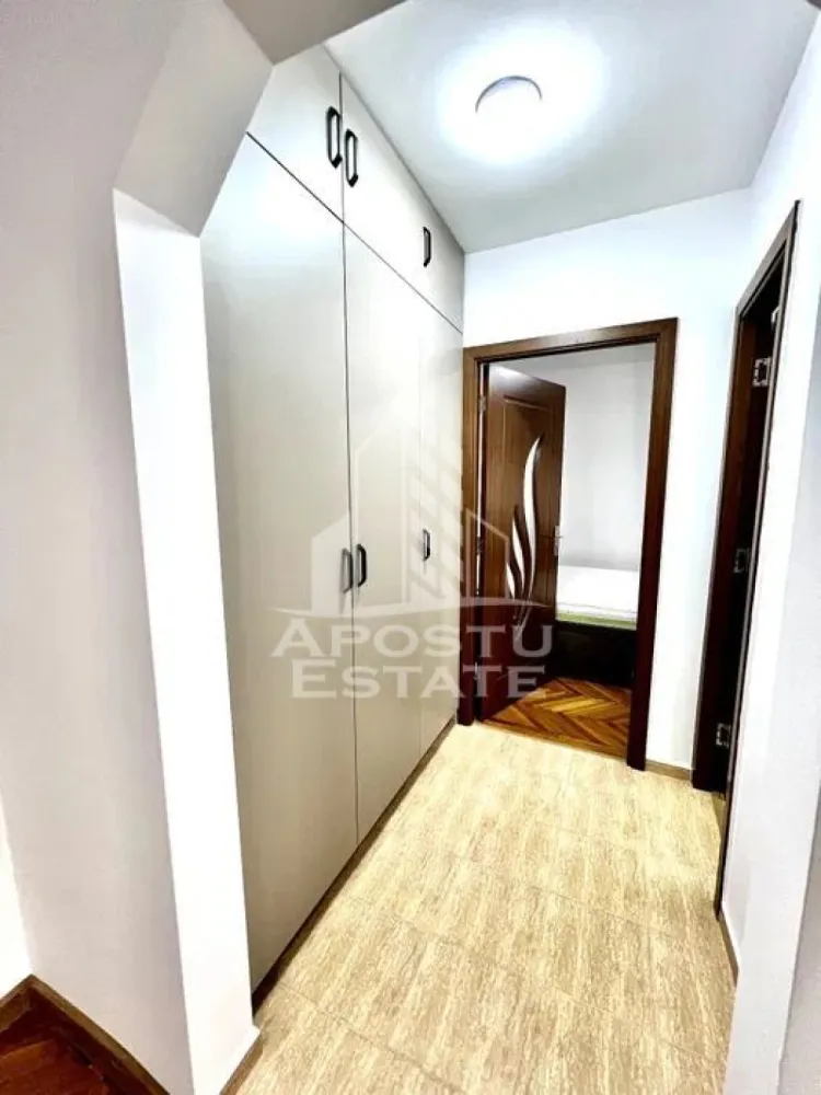 Apartament cu 2 camere, de inchiriat, Complexul Studentesc, Centrala - Agentia imobiliara APOSTU ESTATE va propune spre inchiriere un apartament cu 2 camere, spatios si luminos, situat in Timisoara, zona Complexul Studentesc, o zona linistita si bine pozitionata, potrivit pentru cupluri,familii, sau studenti care isi doresc o locuinta unde sa se simta confortabil si cu acces facil catre scoli, statii de autobuz, supermarketuri , magazine de zona, parcuri.

Suprafata utila: 65 mpu
Compartimentare eficienta:
-Hol de acces generos.
-Bucatarie inchisa, mobilata si utilata.
-Living room luminos.
-Dormitor matrimonial.
-Baie cu cada.
-Balcon inchis.

Confort si facilitati:
-Incalzirea apartamentului: Calorifere, Centrala Proprie.
-Apartamentul este complet mobilat si utilat.
- Nu se accepta animale de companie de catre proprietar.

Localizare:
-Timis, Timisoara, zona Complexul Studentesc– acces facil : UVT, UPT, FEEA.

Ideal pentru:
-Cupluri.
-Persoane singure.

Disponibilitate: imediata
Pret chirie lunara: 450 euro.
Programeaza o vizionare pentru a-ti putea imagina viitorul aici!
ID intern: CP3130016