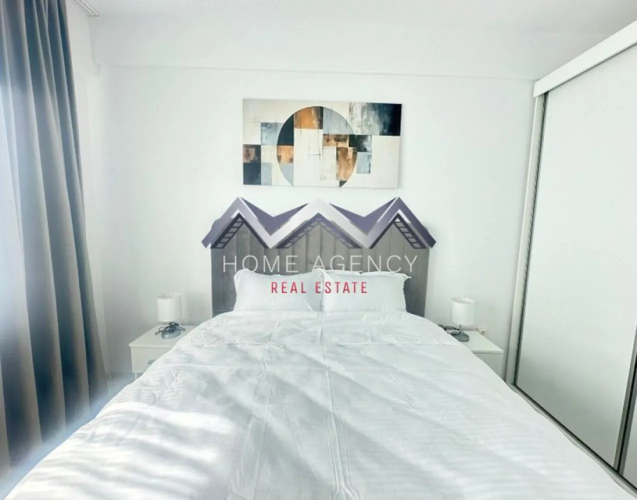 Apartament 2 camere | include parcare - Dacă îți dorești un apartament modern, luminos și spațios, acesta este locul perfect pentru tine!

Acest apartament cu 2 camere, situat într-o zonă accesibilă și bine conectată către toate zonele de interes din Otopeni și din jur, este pregătit să devină noul tău "acasă". Aflat la etajul 2 din 3, cu o suprafață utilă de 46 mp și un balcon generos de 4.8 mp, îmbină armonios confortul, funcționalitatea și eleganța.

Living-ul deschis, integrat cu bucătăria și zona de dining, oferă un spațiu primitor, ideal atât pentru momente de relaxare, cât și pentru seri petrecute alături de cei dragi. Ferestrele ample permit luminii naturale să inunde întreaga încăpere, iar orientarea spre Sud garantează lumină pe tot parcursul zilei. Balconul devine astfel un refugiu perfect pentru dimineți liniștite sau seri petrecute în aer liber.

Apartamentul se prezintă impecabil, amenajat cu atenție la detalii și dotat cu toate facilitățile necesare unui stil de viață confortabil. În plus, dispune de un loc de parcare dedicat, astfel încât vei scăpa de grija găsirii unui loc liber, iar accesul către punctele cheie ale orașului rămâne rapid și ușor.

📞 Programează o vizionare și descoperă chiar tu avantajele acestui apartament!