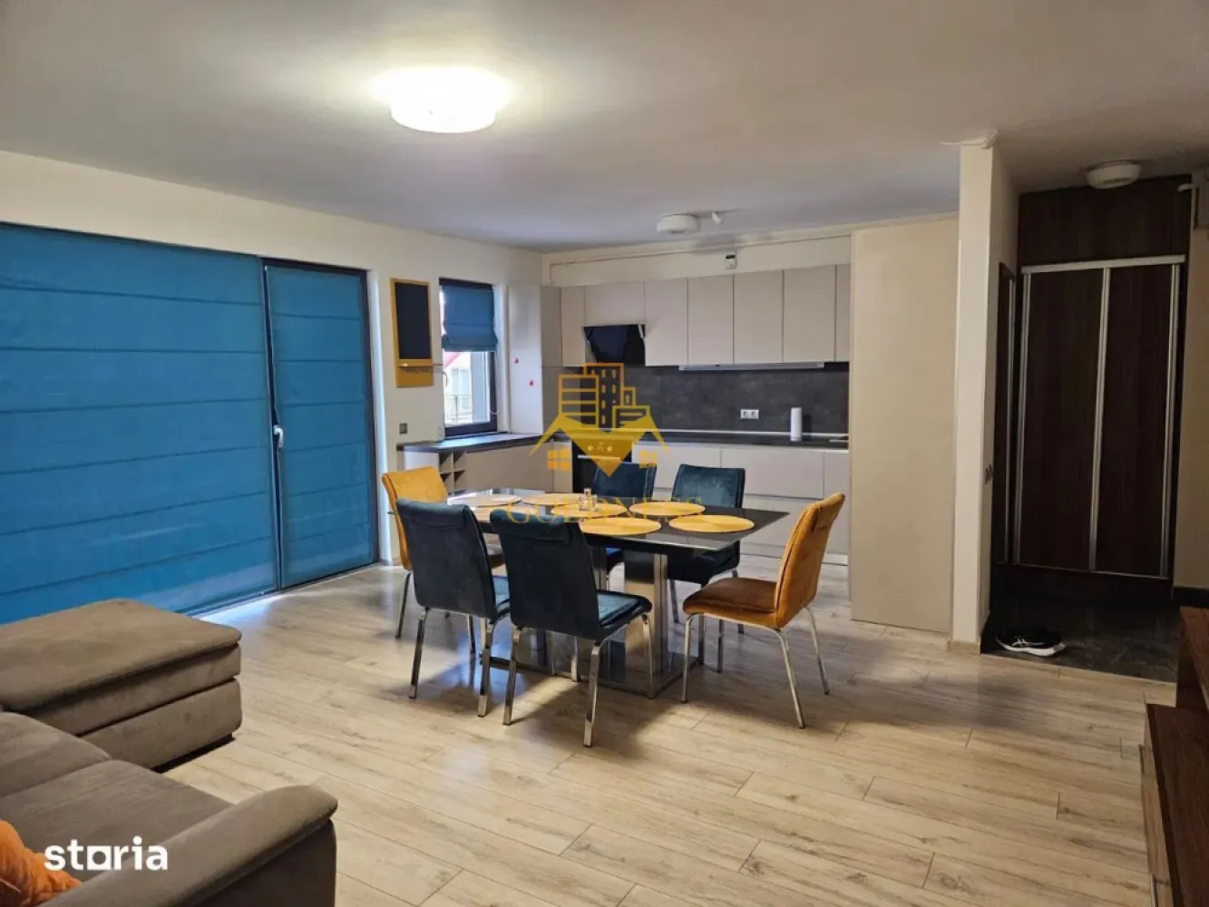 2 Camere Openspace, Bunaziua, Modern, Parcare, 18 Gym, Elf,Home Garden - GOLDNESS Imobiliare vă propune spre închiriere un apartament cu 2 camere complet mobilat și utilat, la etajul 3 într-un imobil de 5 etaje, în Cartierul Buna ziua!
Parcare inclusa!
Se află în apropierea stațiilor de transport în comun, magazine, restaurante, spații verzi, farmacii, etc. 

Apartamentul este compartimentat astfel:
 - dormitor cu pat matrimonial, dressing, noptiere
 - living cu bucatarie open space complet utilată și mobilată, canapea extensibilă, loc de servit masa 
 - baie cu cada, calorifer port prosop și dulap pentru depozitare.
 - balcon 6 mp.

Imobilul este dotat cu toate cele necesare- centrală proprie, frigider, aragaz, hotă, mașină de spălat haine, etc. 

Dacă sunteți interesați de acest apartament și doriți să îl vizionați, dar și pentru alte oferte nu ezitați să ne contactați telefonic sau prin e-mail. Vă stăm la dispoziție!
Pentru intermediere se percepe un comision de 50% din prețul chiriei!