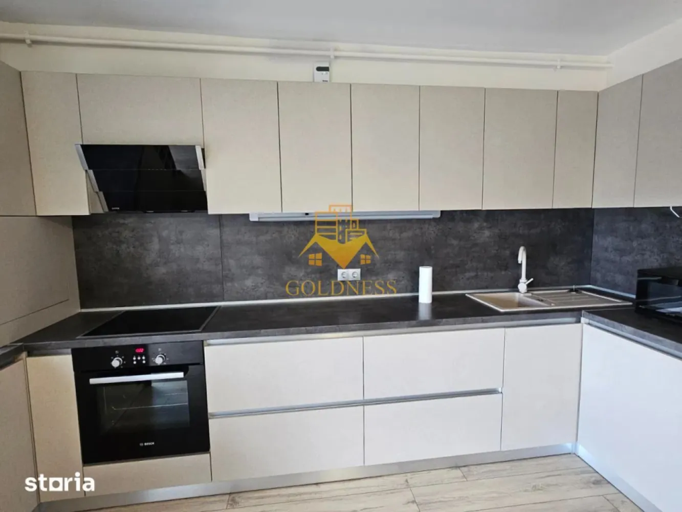 2 Camere Openspace, Bunaziua, Modern, Parcare, 18 Gym, Elf,Home Garden - GOLDNESS Imobiliare vă propune spre închiriere un apartament cu 2 camere complet mobilat și utilat, la etajul 3 într-un imobil de 5 etaje, în Cartierul Buna ziua!
Parcare inclusa!
Se află în apropierea stațiilor de transport în comun, magazine, restaurante, spații verzi, farmacii, etc. 

Apartamentul este compartimentat astfel:
 - dormitor cu pat matrimonial, dressing, noptiere
 - living cu bucatarie open space complet utilată și mobilată, canapea extensibilă, loc de servit masa 
 - baie cu cada, calorifer port prosop și dulap pentru depozitare.
 - balcon 6 mp.

Imobilul este dotat cu toate cele necesare- centrală proprie, frigider, aragaz, hotă, mașină de spălat haine, etc. 

Dacă sunteți interesați de acest apartament și doriți să îl vizionați, dar și pentru alte oferte nu ezitați să ne contactați telefonic sau prin e-mail. Vă stăm la dispoziție!
Pentru intermediere se percepe un comision de 50% din prețul chiriei!